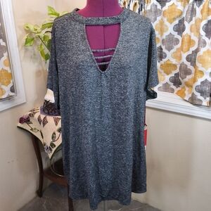 NWT Jennifer Lopez Heather Gray Top with Ladder V-neck Design. Size 3X. UUCP